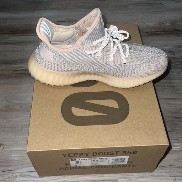 Yeezy Boost 350 V2 Synth Non Reflective - Picture 5 of 12